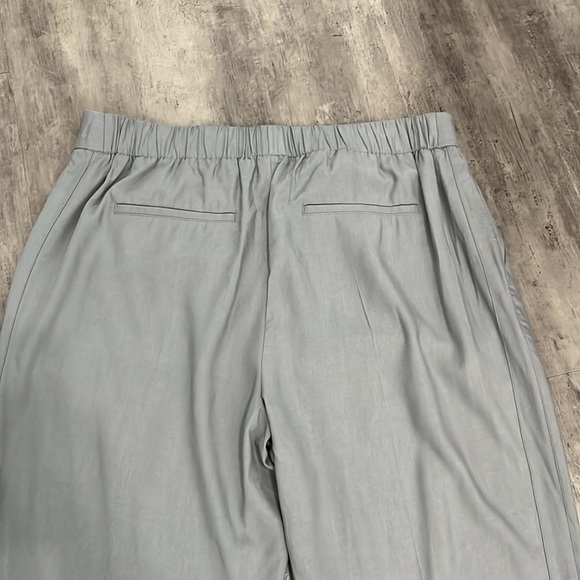 Vince NWT Pleated Dress Pants Size XL Gray 100% Viscose - Picture 5 of 9